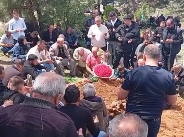 Burdur’da düğün evi yas evi oldu: Gelin çiçeği, damadın mezarına konuldu